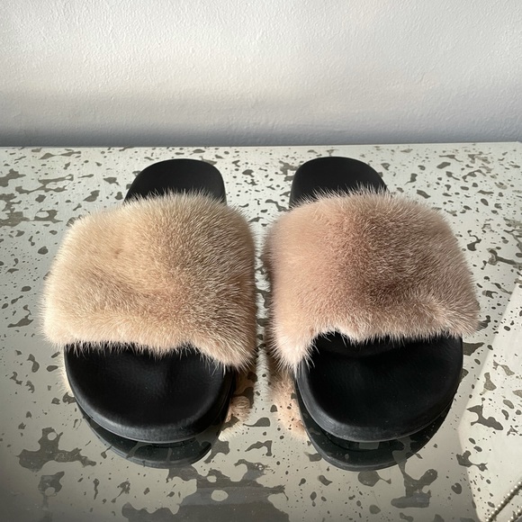 Givenchy Nude Mink Slides SZ 39 - Picture 2 of 3